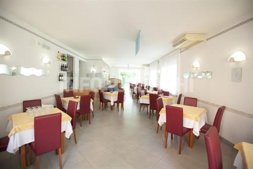 Hotel Azzurro كاتوليكا المظهر الخارجي الصورة