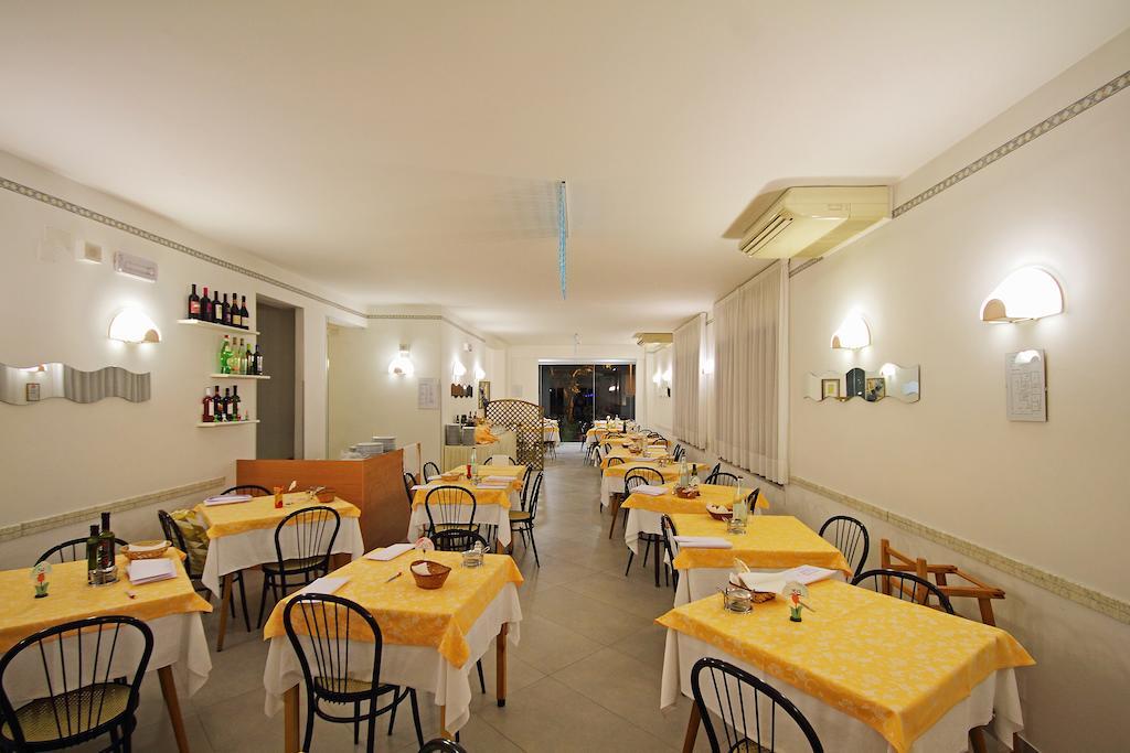 Hotel Azzurro كاتوليكا المظهر الخارجي الصورة