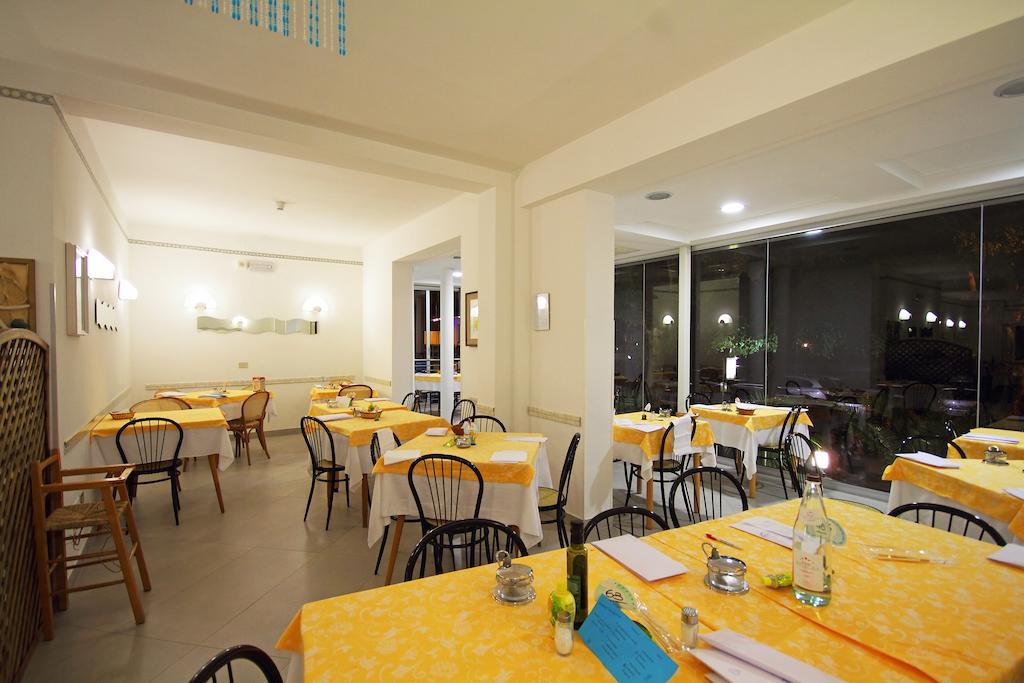 Hotel Azzurro كاتوليكا المظهر الخارجي الصورة