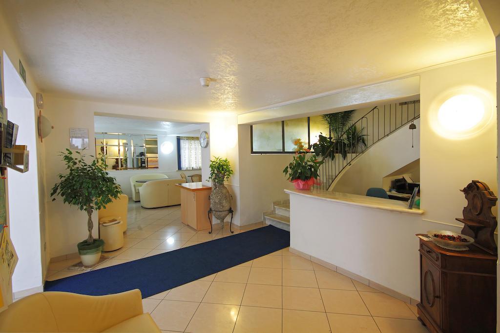 Hotel Azzurro كاتوليكا المظهر الخارجي الصورة