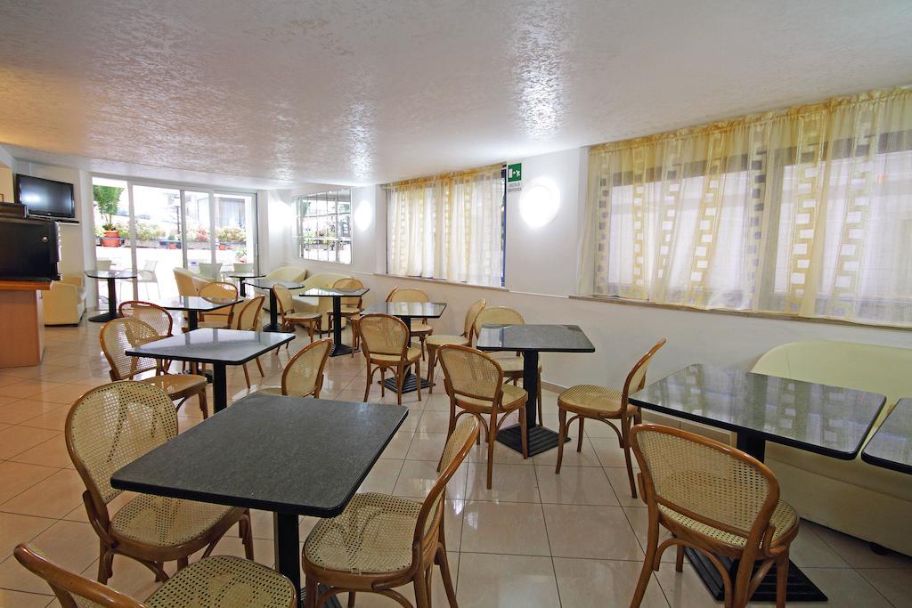 Hotel Azzurro كاتوليكا المظهر الخارجي الصورة