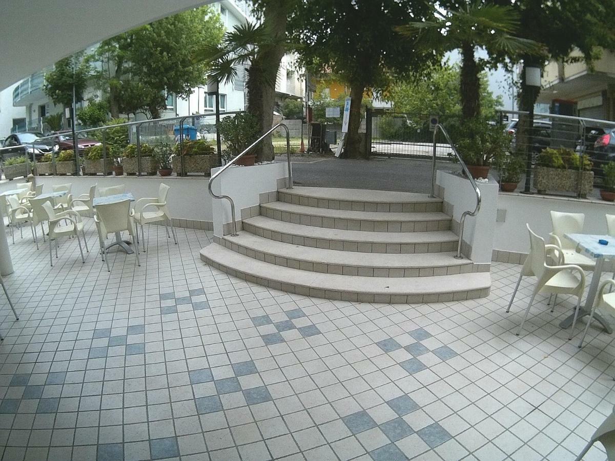 Hotel Azzurro كاتوليكا المظهر الخارجي الصورة