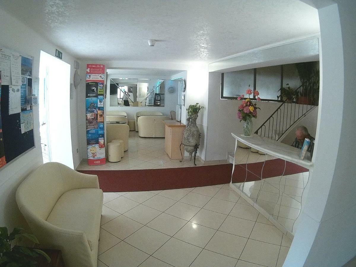 Hotel Azzurro كاتوليكا المظهر الخارجي الصورة