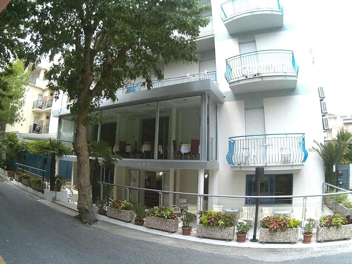 Hotel Azzurro كاتوليكا المظهر الخارجي الصورة
