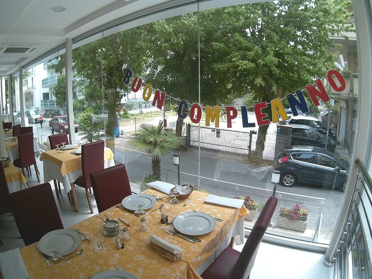 Hotel Azzurro كاتوليكا المظهر الخارجي الصورة