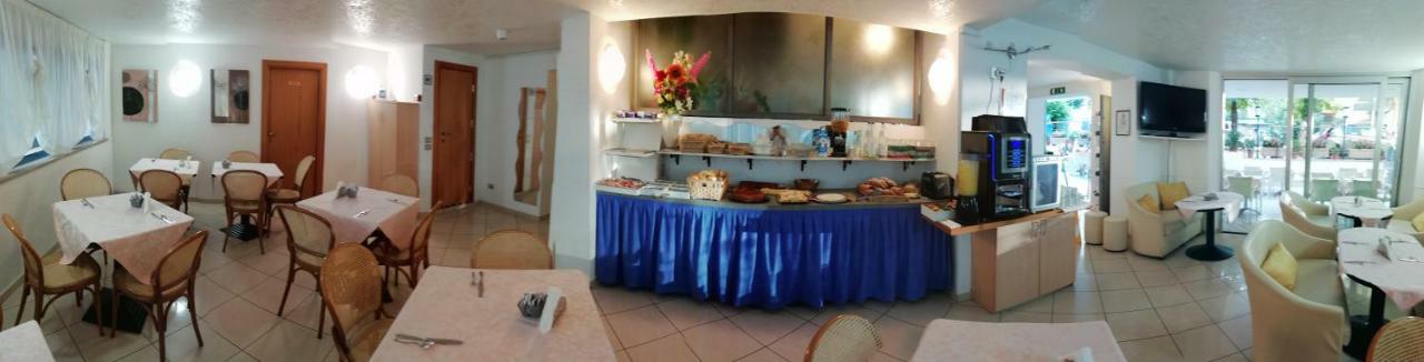 Hotel Azzurro كاتوليكا المظهر الخارجي الصورة